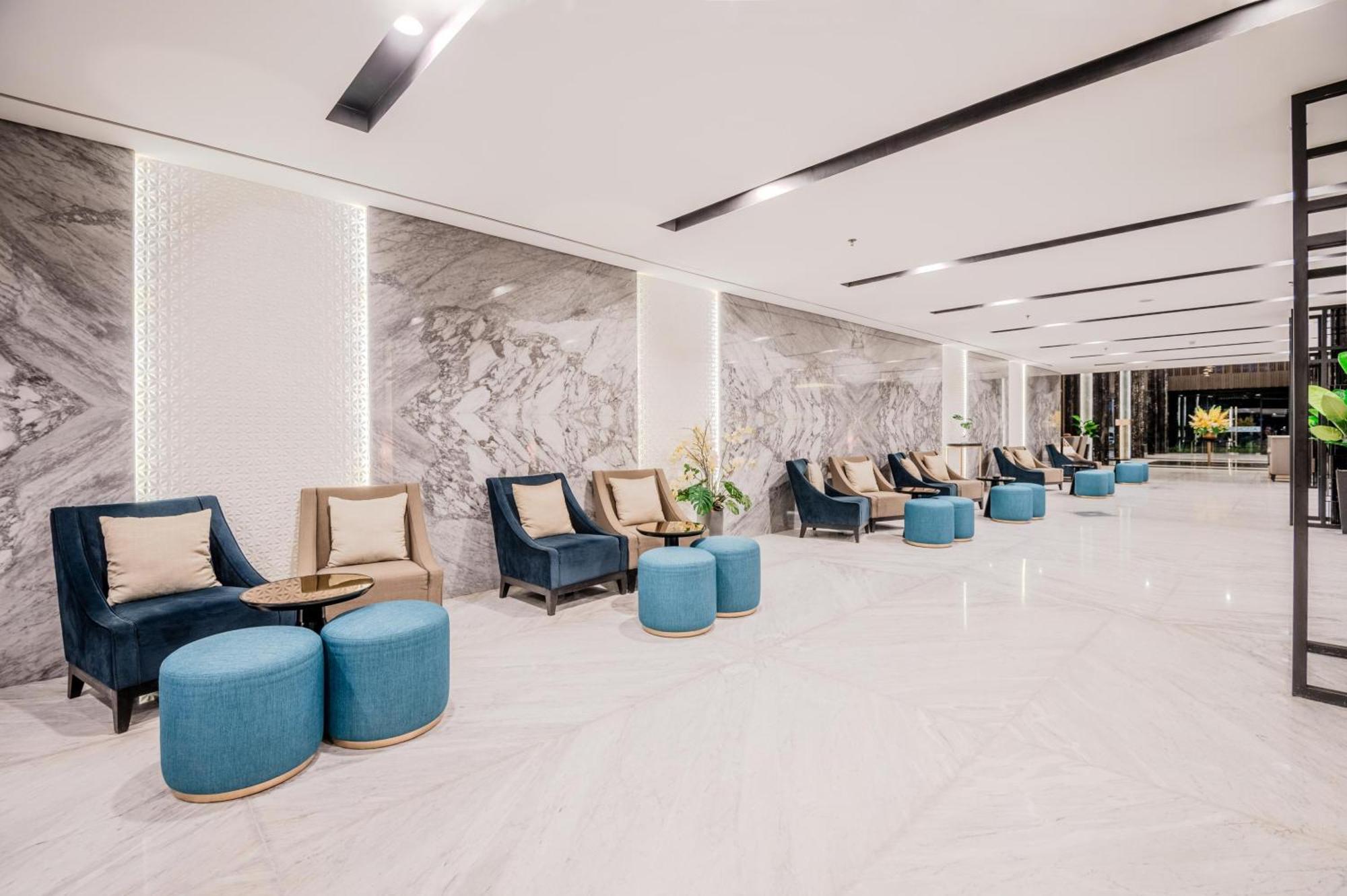 Aston & Conference Center Hotel 4*
